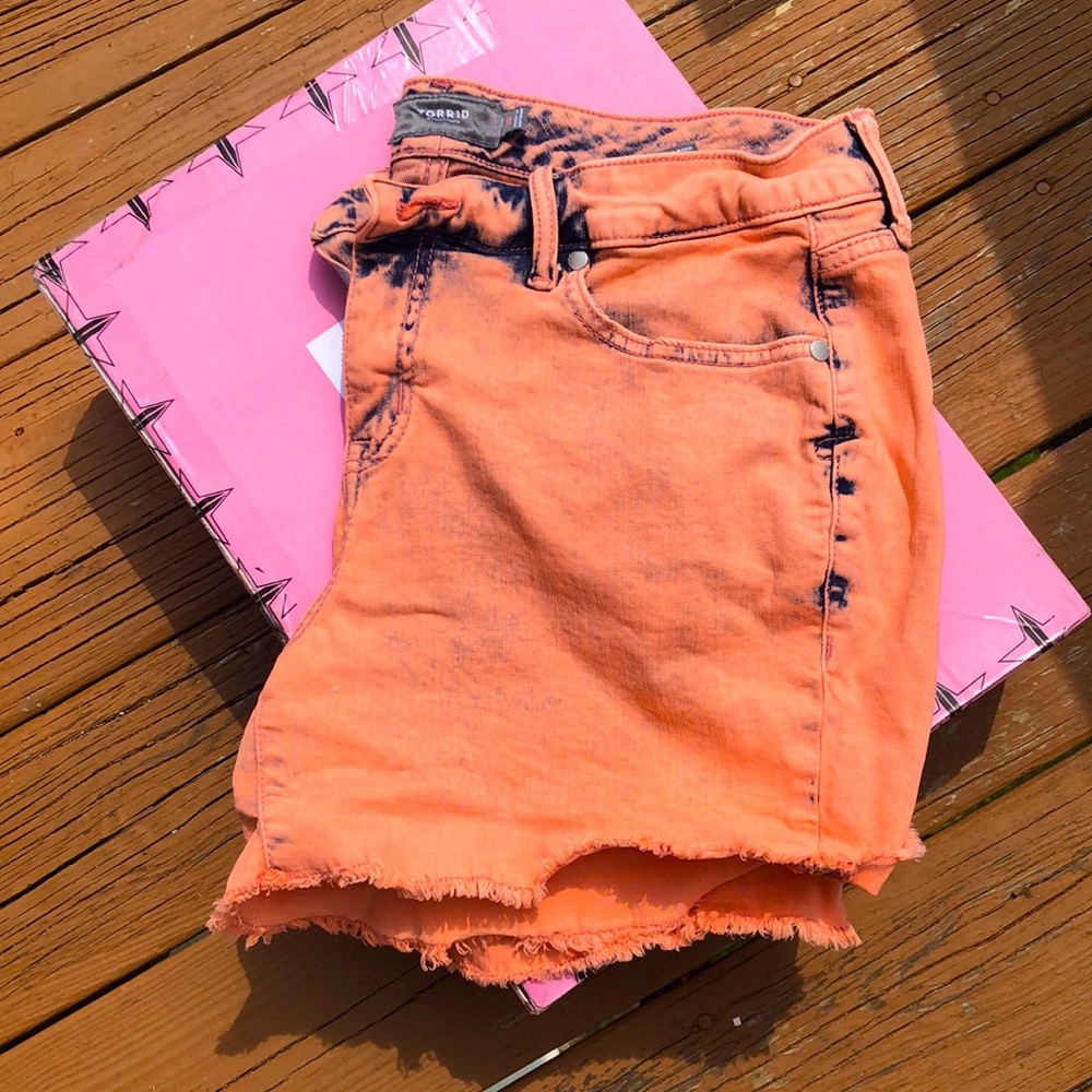5 pocket Torrid feel the fit denim shorts! Size 16 - Picture 2 of 8